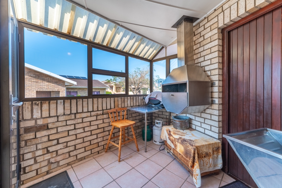 7 Bedroom Property for Sale in Wavecrest Eastern Cape